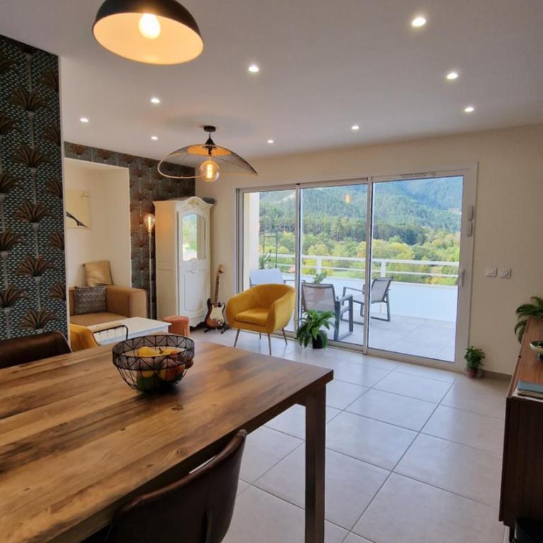 Appartement neuf, avec vue montagnes. - Appartement 3 Chambres - 2