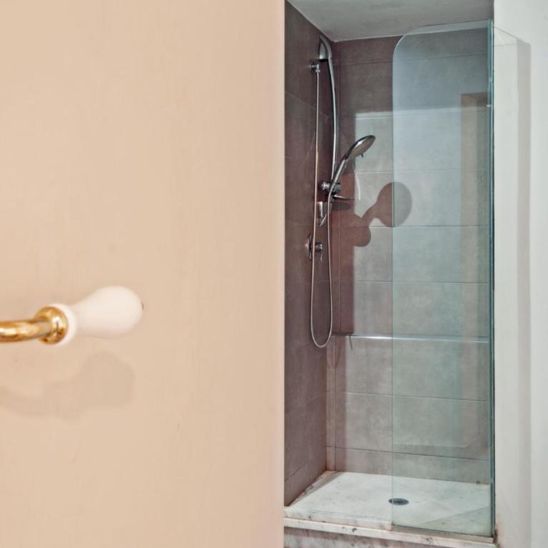MojoCoHouse - Camera Matrimoniale con Letto Supplementare - 3
