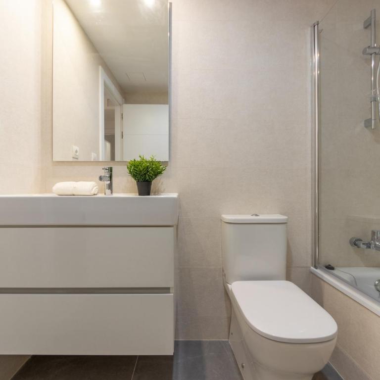 Homes & Go Los Olivos - Three-Bedroom Apartment - 25