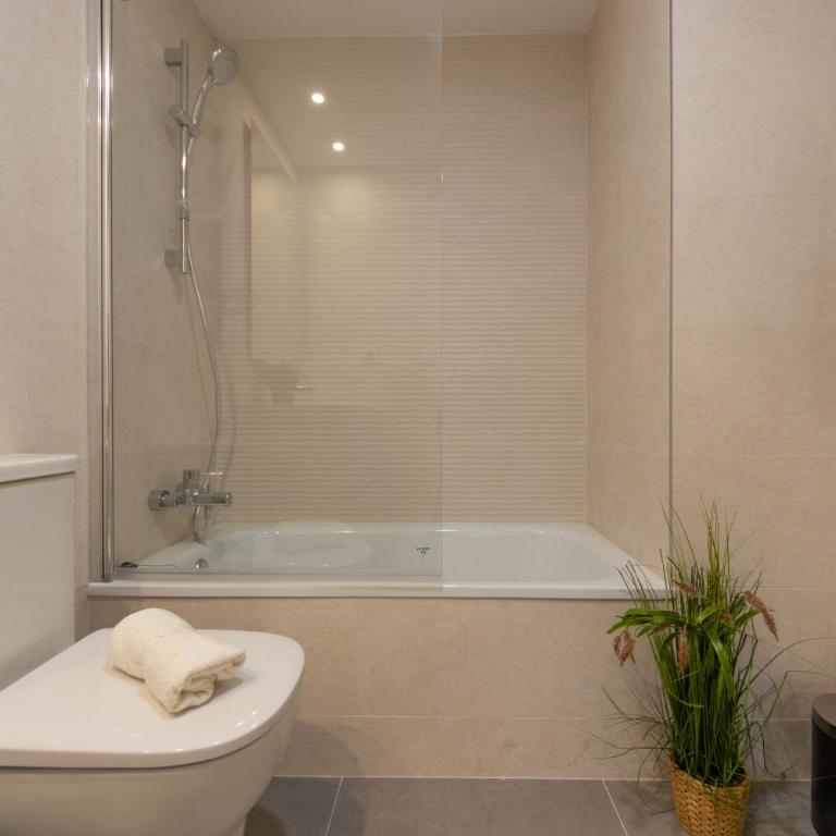 Homes & Go Los Olivos - Three-Bedroom Apartment - 21