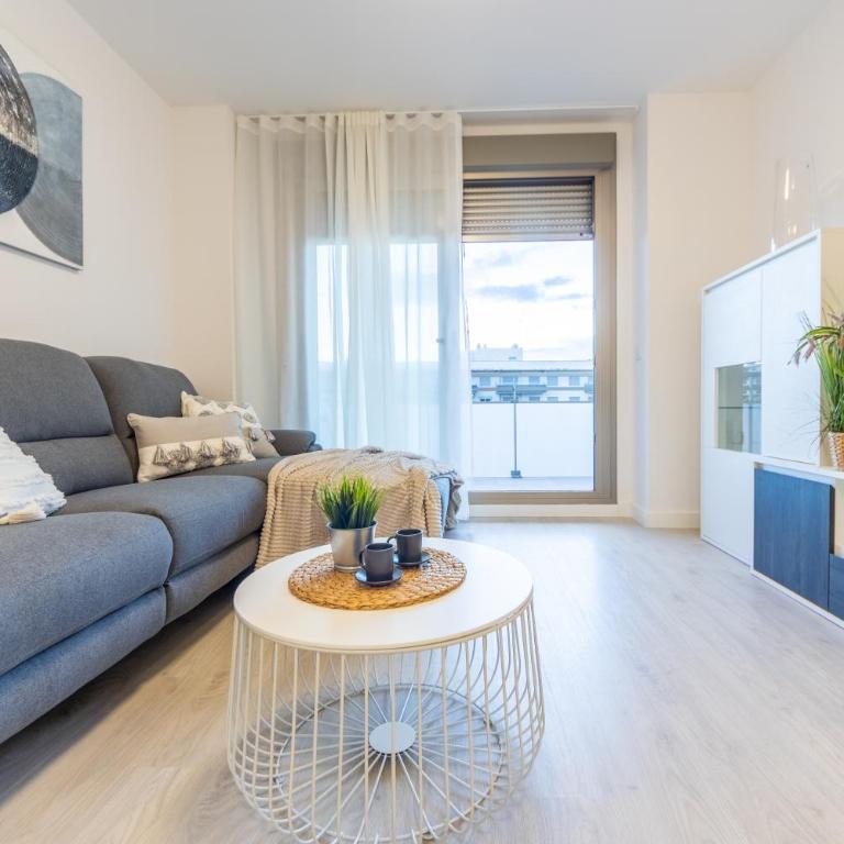 Homes & Go Los Olivos - Three-Bedroom Apartment - 16