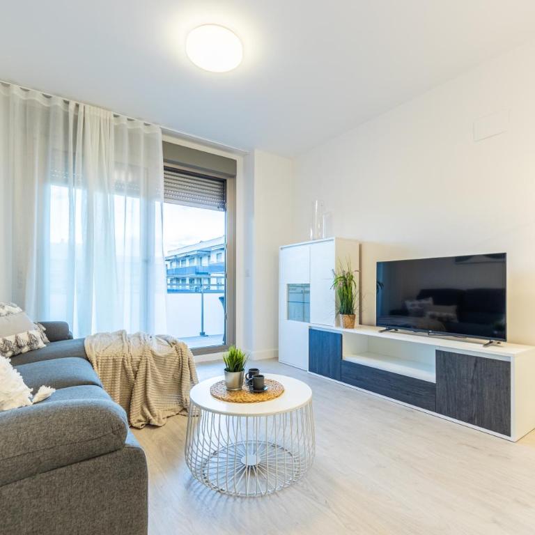 Homes & Go Los Olivos - Three-Bedroom Apartment - 17