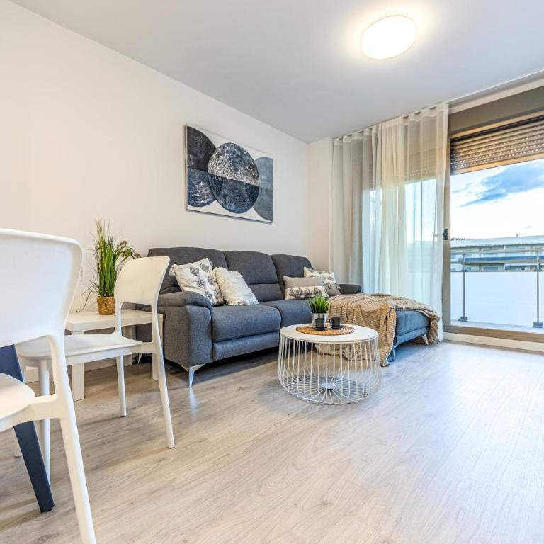 Homes & Go Los Olivos - Three-Bedroom Apartment - 18