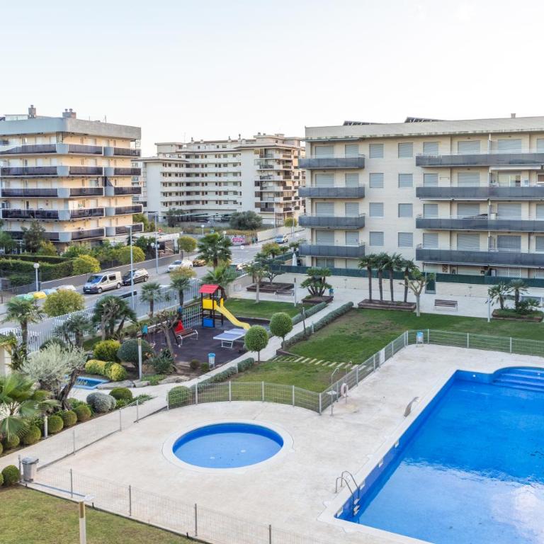 Homes & Go Los Olivos - Three-Bedroom Apartment - 1