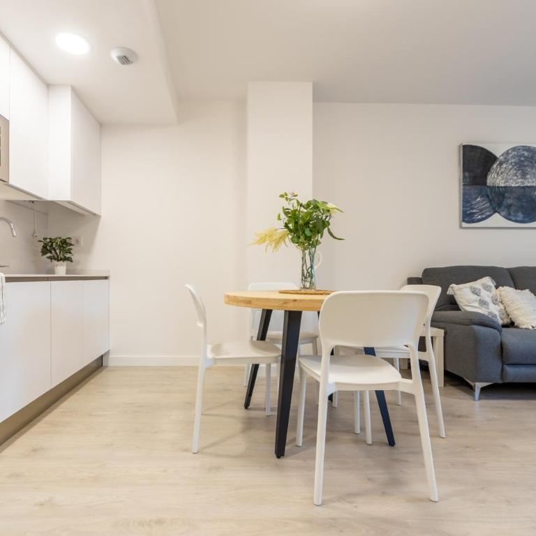 Homes & Go Los Olivos - Three-Bedroom Apartment - 20