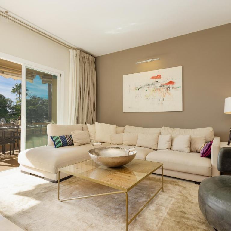 Holiday home, with sea views, south facing and close to the golf course and the beach, in Elviria Hills - Three-Bedroom Apartment - 22