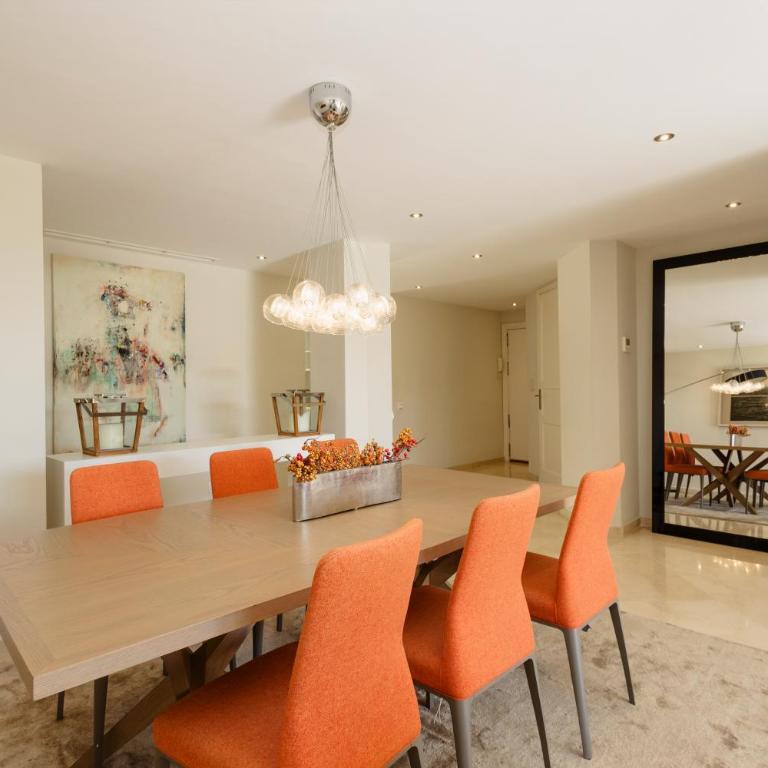 Holiday home, with sea views, south facing and close to the golf course and the beach, in Elviria Hills - Three-Bedroom Apartment - 7