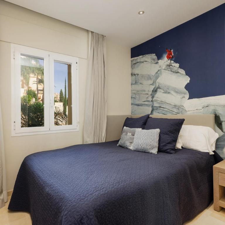 Holiday home, with sea views, south facing and close to the golf course and the beach, in Elviria Hills - Three-Bedroom Apartment - 42
