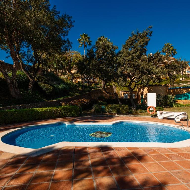 Holiday home, with sea views, south facing and close to the golf course and the beach, in Elviria Hills - Three-Bedroom Apartment - 46