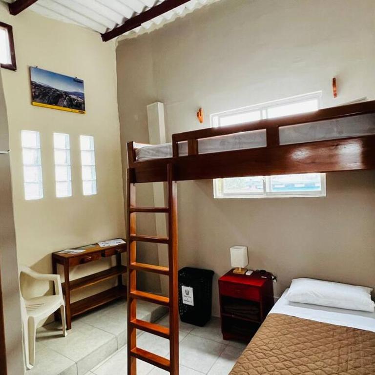 Casa #344 - Habitación 2 - Twin & Bunk Bed - NO AC - One-Bedroom Apartment - 4