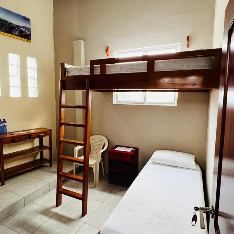 Casa #344 - Habitación 2 - Twin & Bunk Bed - NO AC - One-Bedroom Apartment - 5