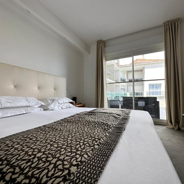 Hotel Revellata & Spa - Large - Double or Twin Room - Terrace with Sea and Pool View - 9