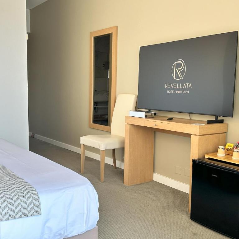 Hotel Revellata & Spa - Large - Double or Twin Room - Terrace with Sea and Pool View - 4