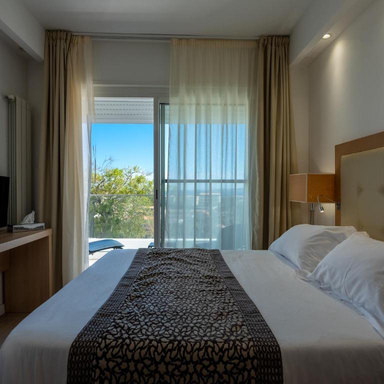 Hotel Revellata & Spa - Small - Double Room - Balcony with Sea/ Pool View - 7