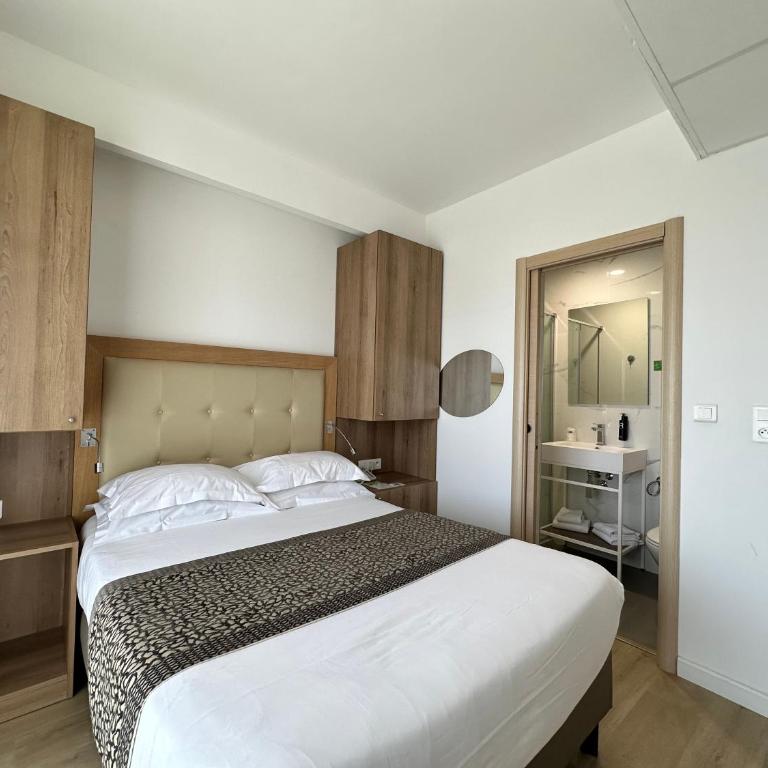 Hotel Revellata & Spa - Small - Double Room - Balcony with Sea/ Pool View - 5