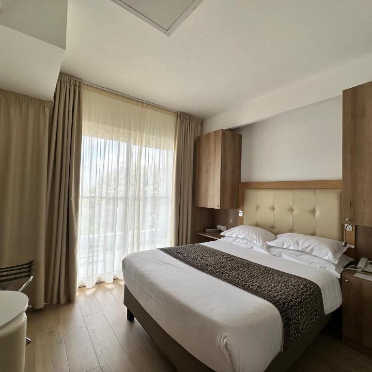 Hotel Revellata & Spa - Small - Double Room - Balcony with Sea/ Pool View - 6