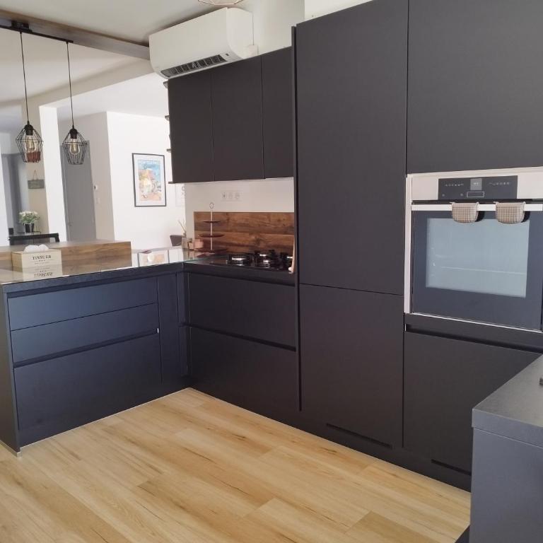 Mon petit Paradis, Cassis centre Apt 90 m2, 200 m Mer, terr plein sud, clim park privé - Appartement 3 Chambres - 9