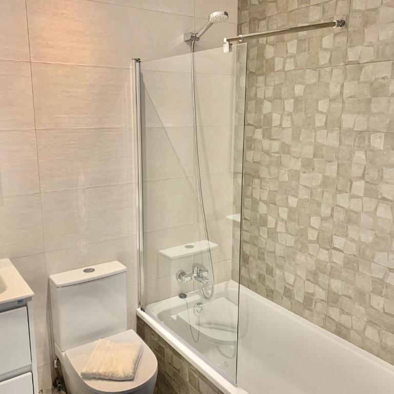 Apto HUCA. Parking/WIFI incluido - Apartamento de 2 dormitorios - 3