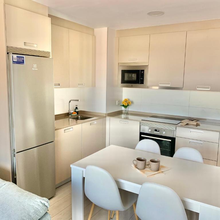 Apto HUCA. Parking/WIFI incluido - Apartamento de 2 dormitorios - 5