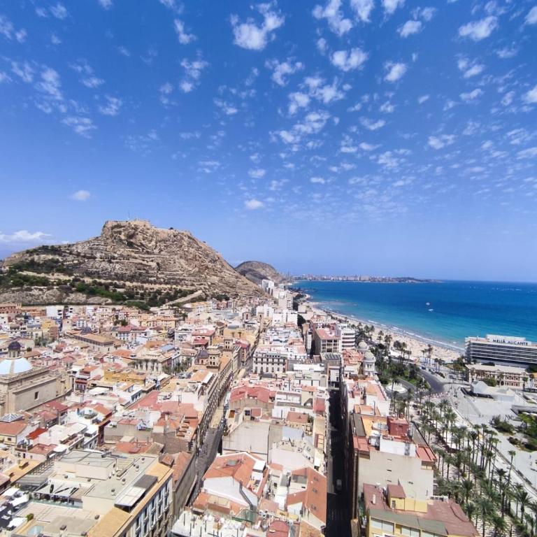 Alicante Beach and Center - Two-Bedroom Apartment - 75