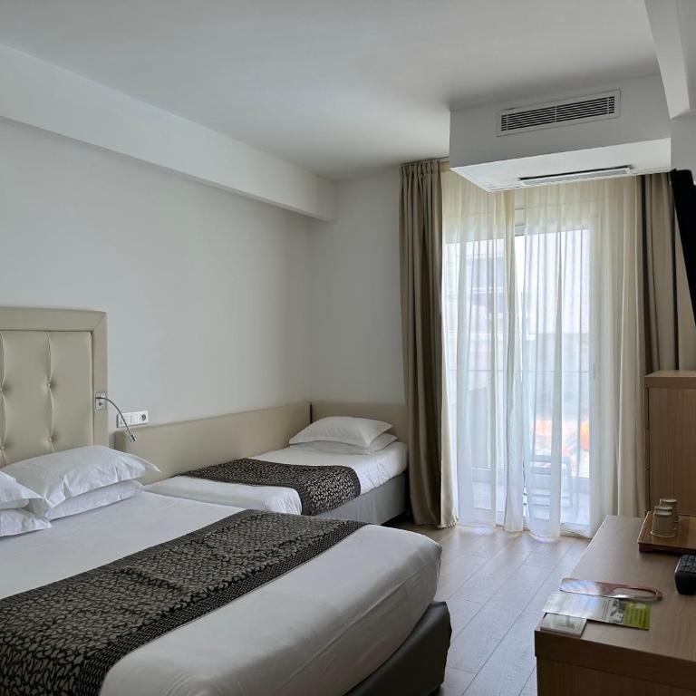 Hotel Revellata & Spa - Chambre Triple avec Balcon - 5