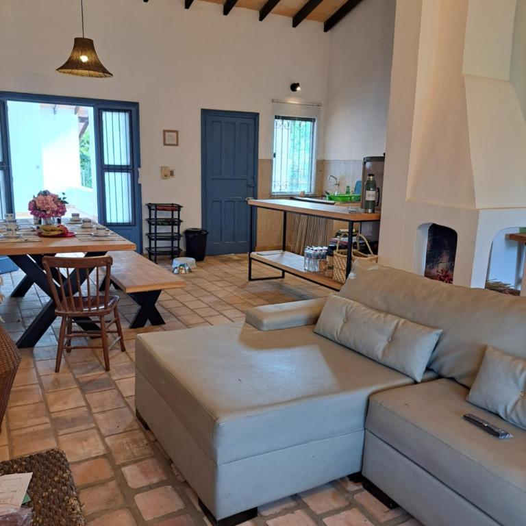 Casa colonial a metros del arroyo Piribebuy - Four-Bedroom House - 27