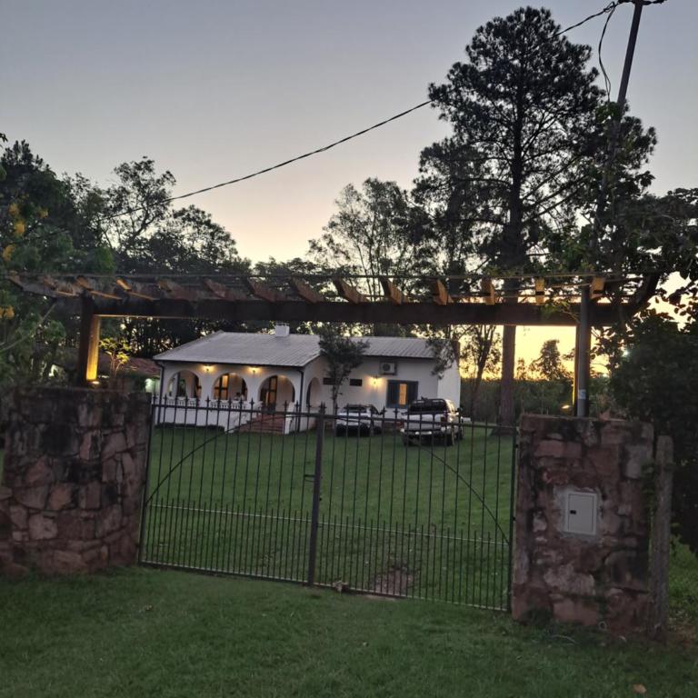 Casa colonial a metros del arroyo Piribebuy - Four-Bedroom House - 29