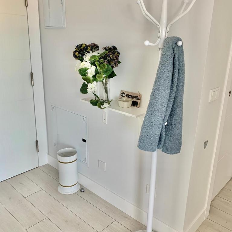 Apto HUCA. Parking/WIFI incluido - Apartamento de 2 dormitorios - 42