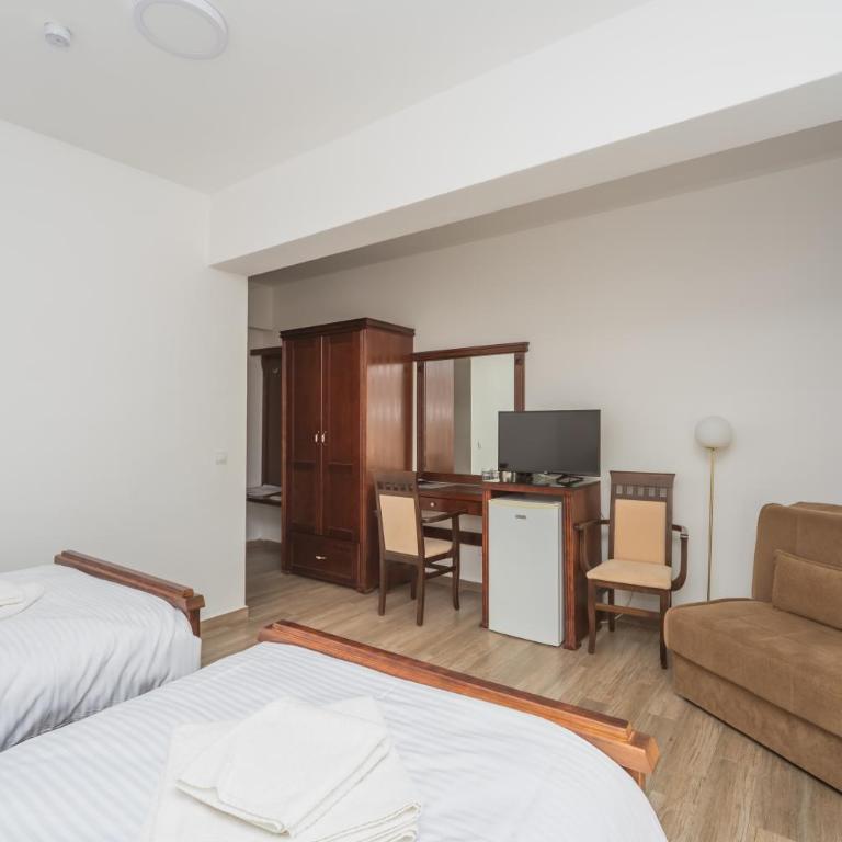 Hotel Pharos - Double or Twin Room with Balcony - 14