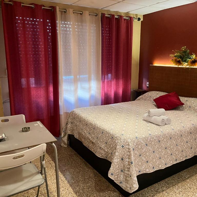 Hostal Happystay - Deluxe Queen Room - 1