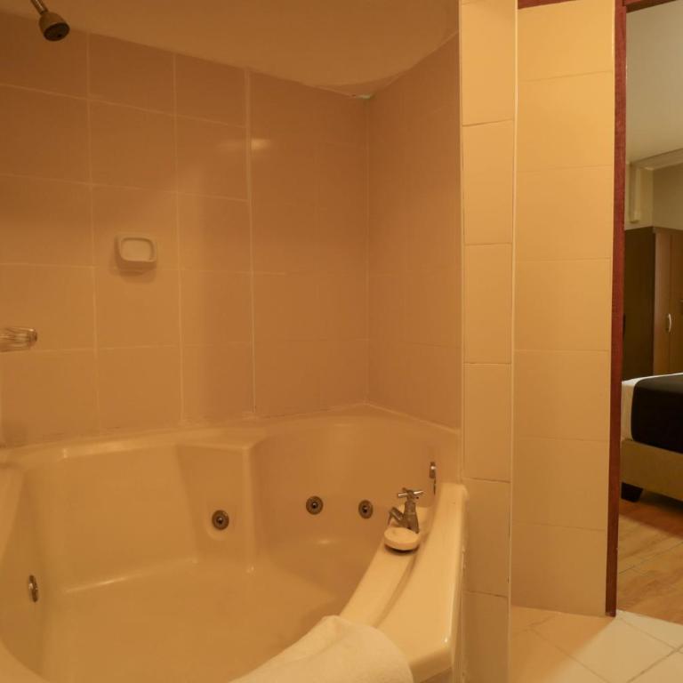 Epiqus Hotel - Junior Suite - 10