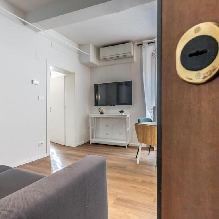 Moline Home, in the City Center - One-Bedroom Apartment - 2
