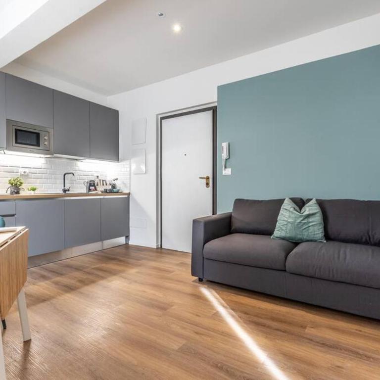 Moline Home, in the City Center - One-Bedroom Apartment - 5
