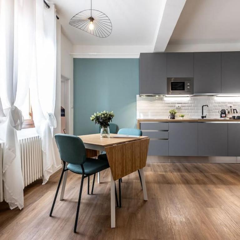 Moline Home, in the City Center - One-Bedroom Apartment - 4