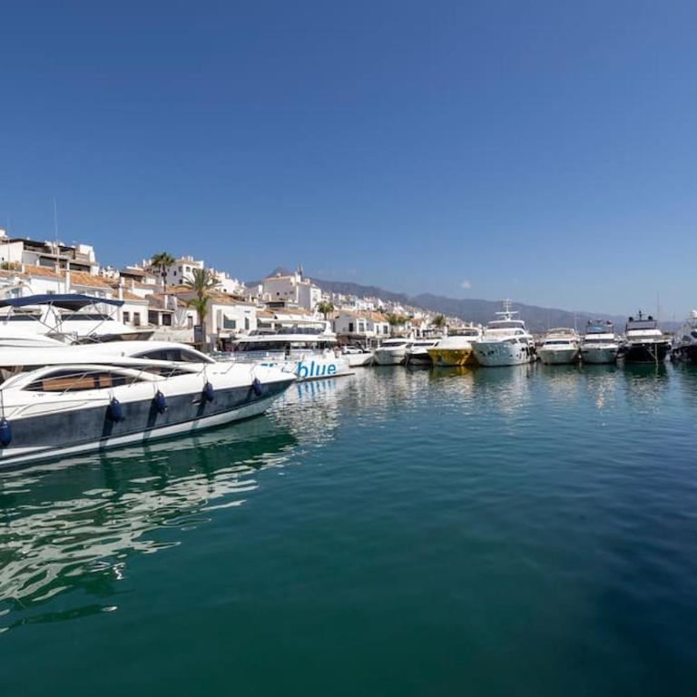 2 Luxurious apartment in the heart of puerto banus - Two-Bedroom Apartment - 10