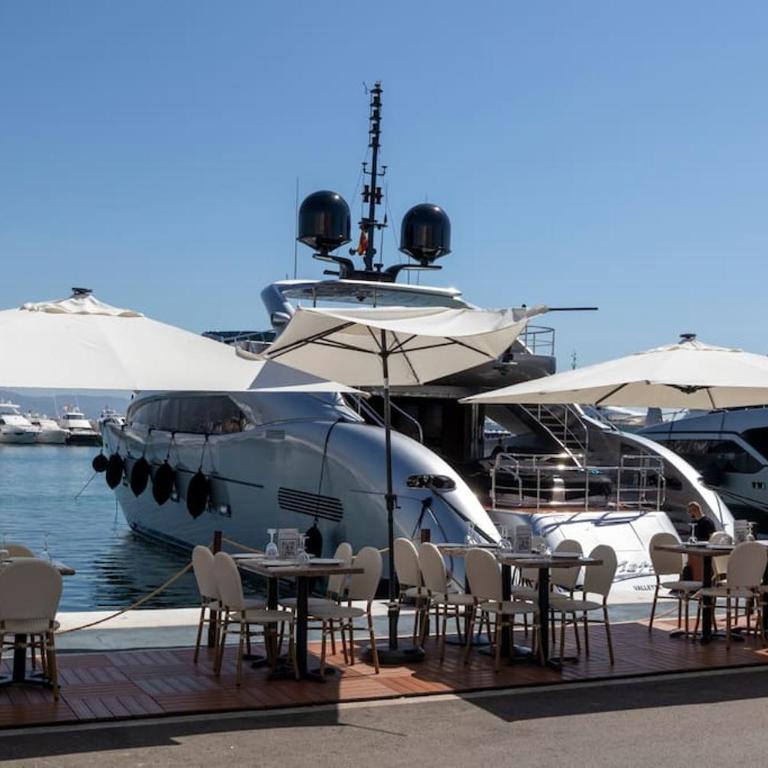 2 Luxurious apartment in the heart of puerto banus - Two-Bedroom Apartment - 12