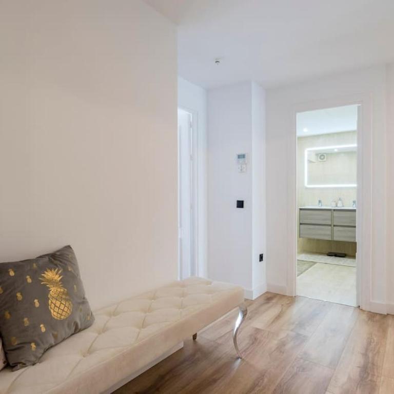 2 Luxurious apartment in the heart of puerto banus - Two-Bedroom Apartment - 17