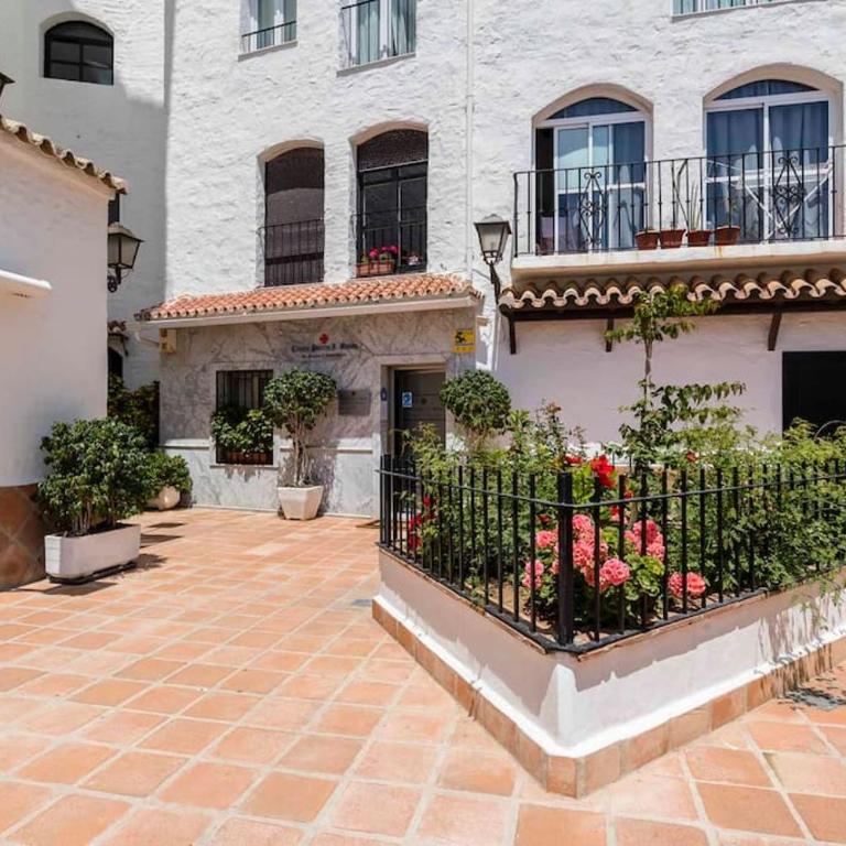 2 Luxurious apartment in the heart of puerto banus - Two-Bedroom Apartment - 18