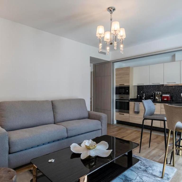 2 Luxurious apartment in the heart of puerto banus - Two-Bedroom Apartment - 22