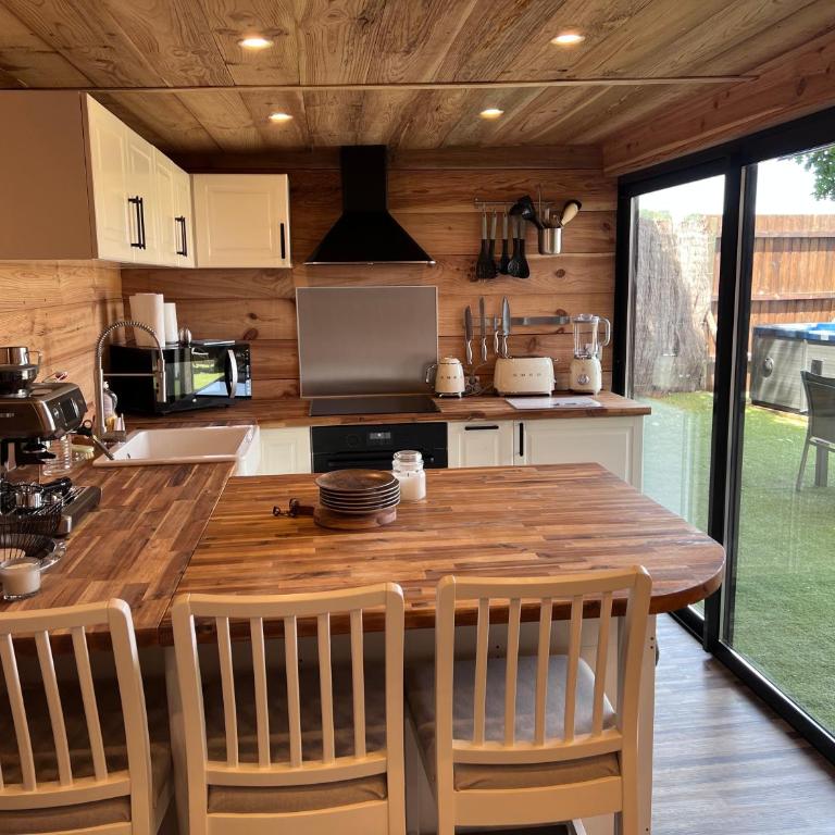 Chalet et Jaccuzy sur la plage - Chalet 1 Chambre - 2