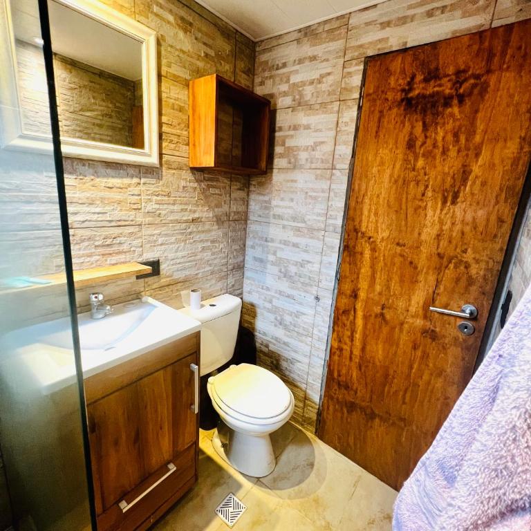 casa jazmín para 4 personas en villa gesell se reserva solo con seña luego de reservar escribime - Two-Bedroom House - 2