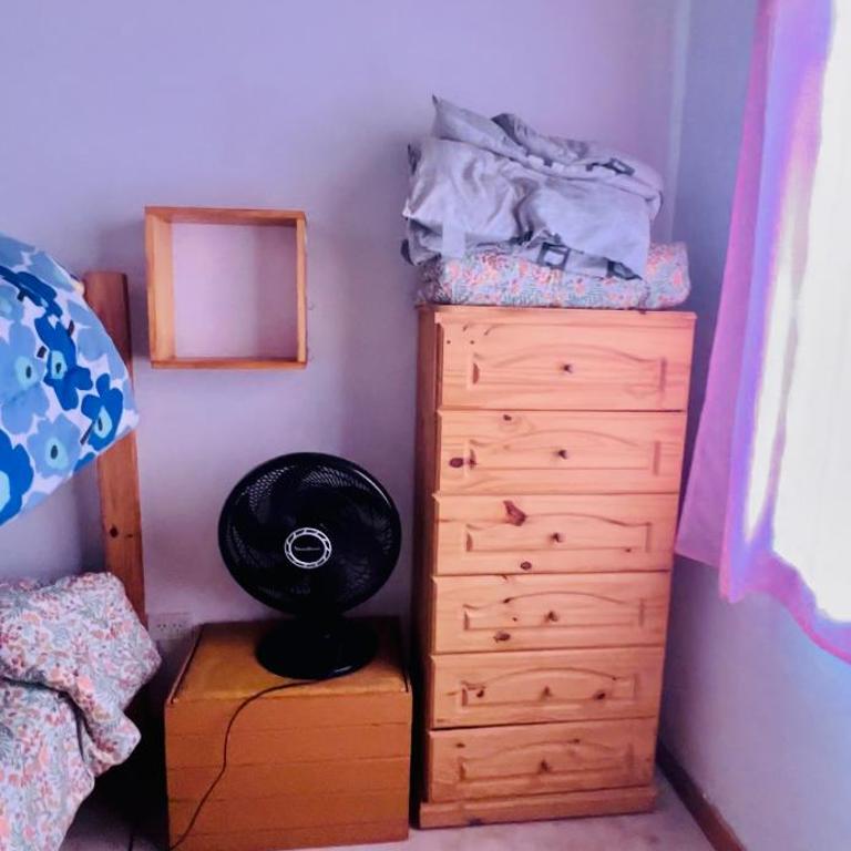 casa jazmín para 4 personas en villa gesell se reserva solo con seña luego de reservar escribime - Two-Bedroom House - 6
