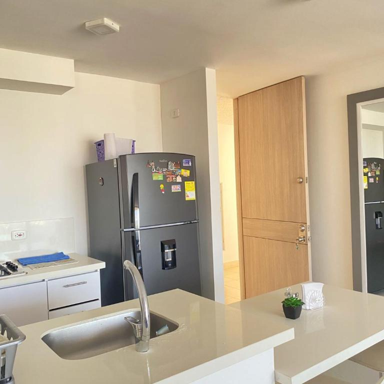 Precioso Apartamento en Condominio - Ricaurte - Three-Bedroom Apartment - 8
