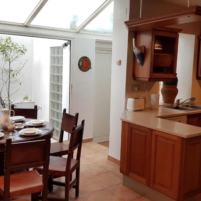Villa élégante à Platja d'Aro près de la plage, climatisée avec terrasse et proche des boutiques et restaurants - ES-209-35 - Casa - 4