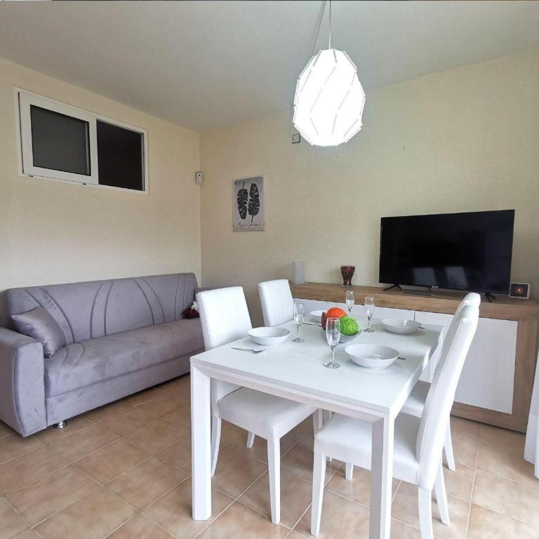 Apartamento en el Centro de Platja d'Aro con Piscina, Terraza y Cerca de la Playa - ES-209-45 - Apartamento - 3