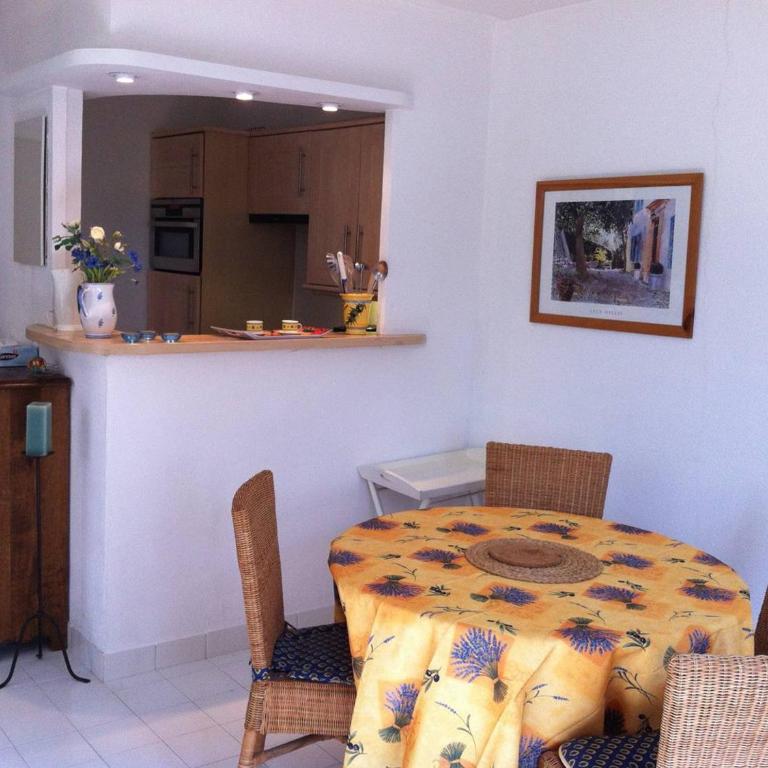 Appartement avec jardinet, terrasse, piscine et parking aux Issambres - FR-1-768-9 - Maison de Vacances - 14