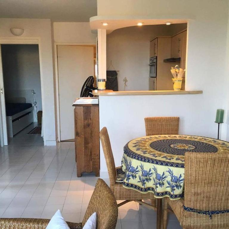 Appartement avec jardinet, terrasse, piscine et parking aux Issambres - FR-1-768-9 - Maison de Vacances - 15