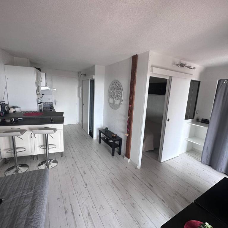 Appartement T2 proche mer avec piscine et parking - FR-1-768-23 - Appartement - 3