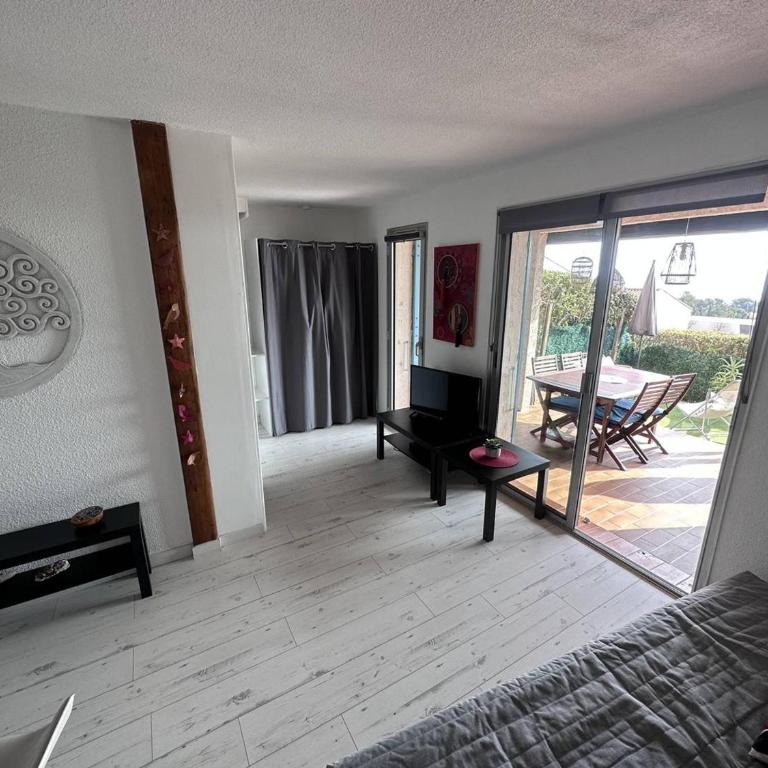 Appartement T2 proche mer avec piscine et parking - FR-1-768-23 - Appartement - 5