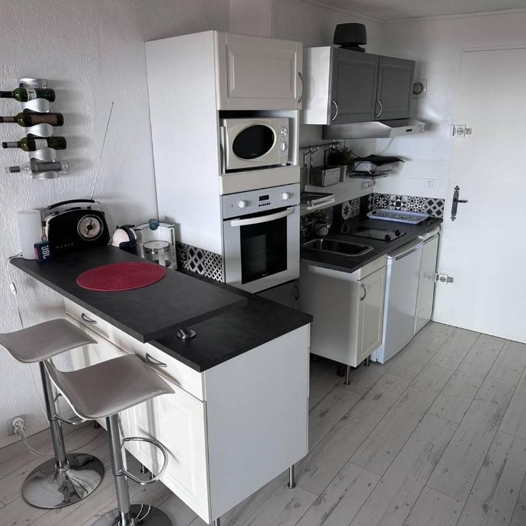 Appartement T2 proche mer avec piscine et parking - FR-1-768-23 - Appartement - 6